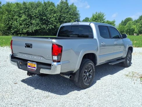 Used 2021 Toyota Tacoma SR5 RWD image 11