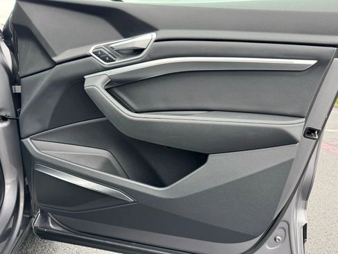 Used 2022 Audi e-tron Premium Plus w/ Premium Plus Package image 42