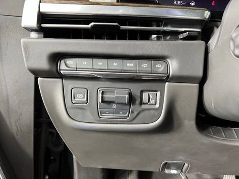 Used 2025 Cadillac Escalade ESV Sport Platinum AWD/4WD image 17