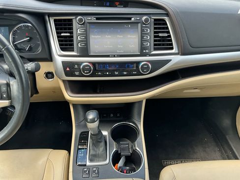 Used 2015 Toyota Highlander XLE AWD/4WD image 13