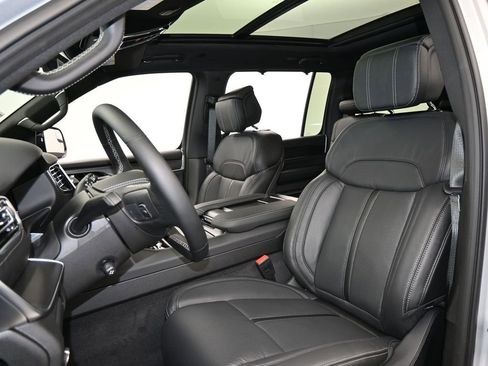 New 2026 Jeep Grand Wagoneer Summit image 10