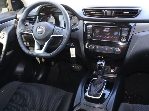 Used 2021 Nissan Rogue Sport S image 10