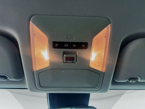 Used 2019 Toyota RAV4 LE FWD image 20