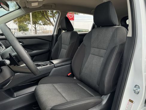 Used 2024 Nissan Rogue SV AWD/4WD image 22