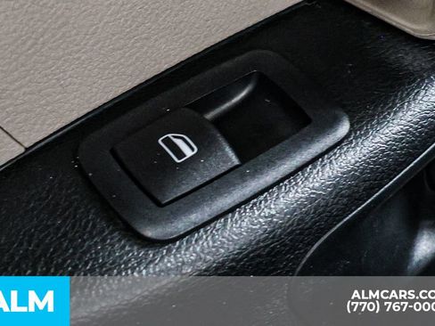 Used 2023 Chrysler Pacifica Touring-L FWD image 55