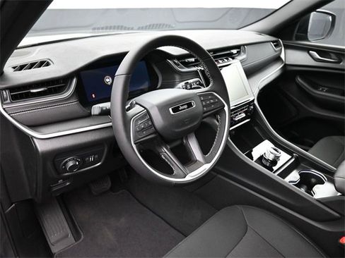 New 2025 Jeep Grand Cherokee Laredo X w/ Luxury Tech Group I image 13