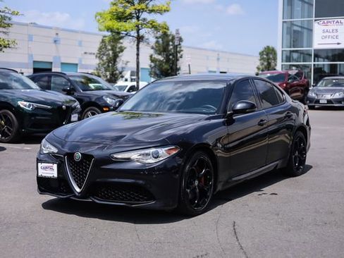 Used 2018 Alfa Romeo Giulia Ti Sport w/ Quick Order Package 22S Sport AWD/4WD image 7