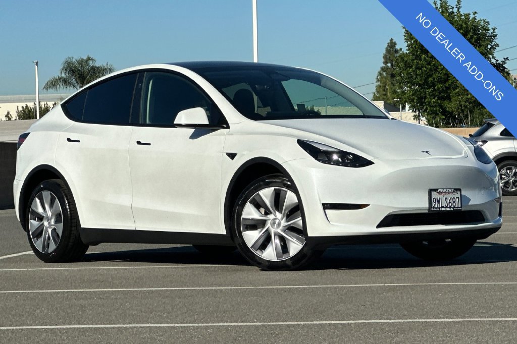 Used 2024 Tesla Model Y Long Range AWD/4WD image 2