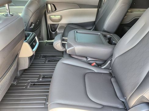 New 2026 Kia Carnival EX FWD image 23