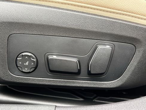 Used 2026 BMW 330i Sedan w/ Premium Package image 26