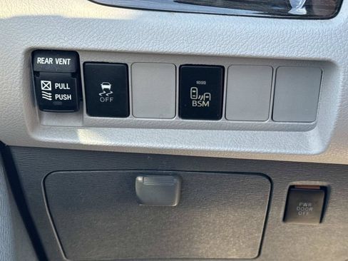 Used 2015 Toyota Sienna XLE AWD/4WD image 28