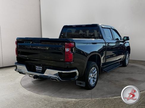 Used 2022 Chevrolet Silverado 1500 LT w/ Z71 Off-Road Package image 7