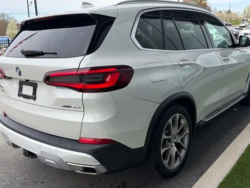 Used 2021 BMW X5 xDrive40i w/ Premium Package AWD/4WD image 3