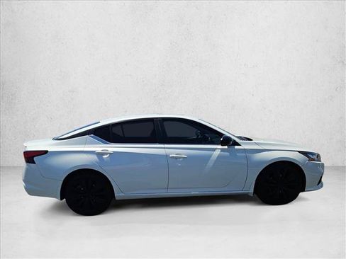 Used 2021 Nissan Altima 2.5 SR w/ SR Premium Package FWD image 4