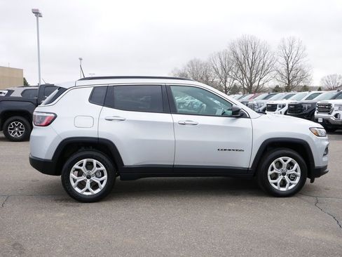 Used 2025 Jeep Compass Latitude AWD/4WD image 11