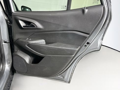 Used 2025 Chevrolet Trax LT image 28