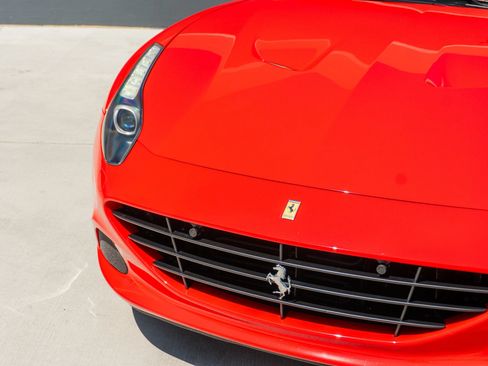 Used 2017 Ferrari California T RWD image 22