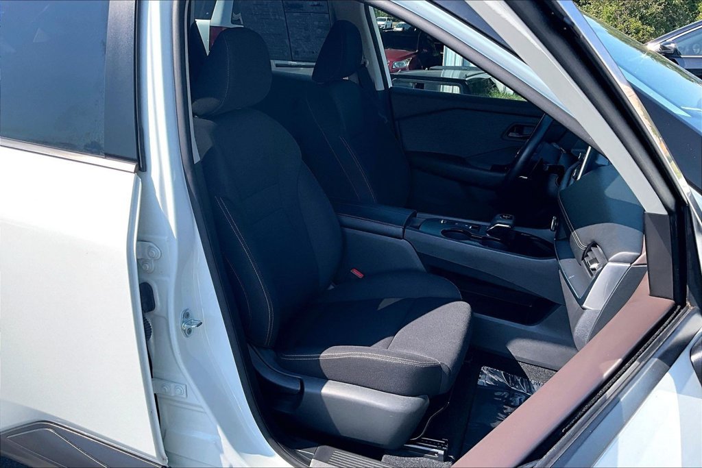 Used 2023 Nissan Rogue S FWD image 30