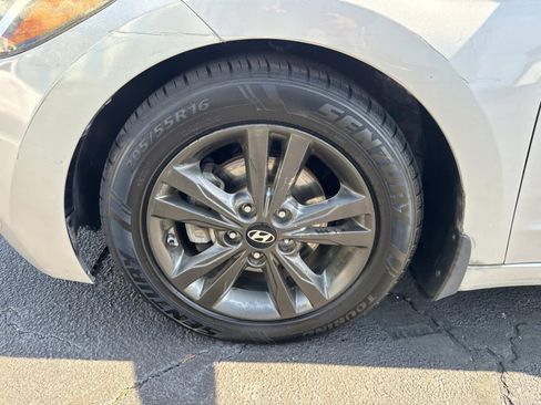 Used 2018 Hyundai Elantra SEL FWD image 10