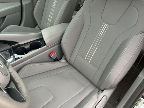 Used 2025 Hyundai Elantra SEL image 37