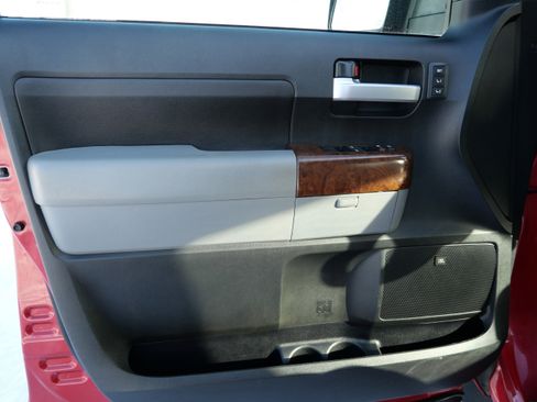 Used 2013 Toyota Tundra Platinum image 22