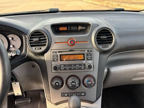 Used 2007 Kia Rondo LX image 16