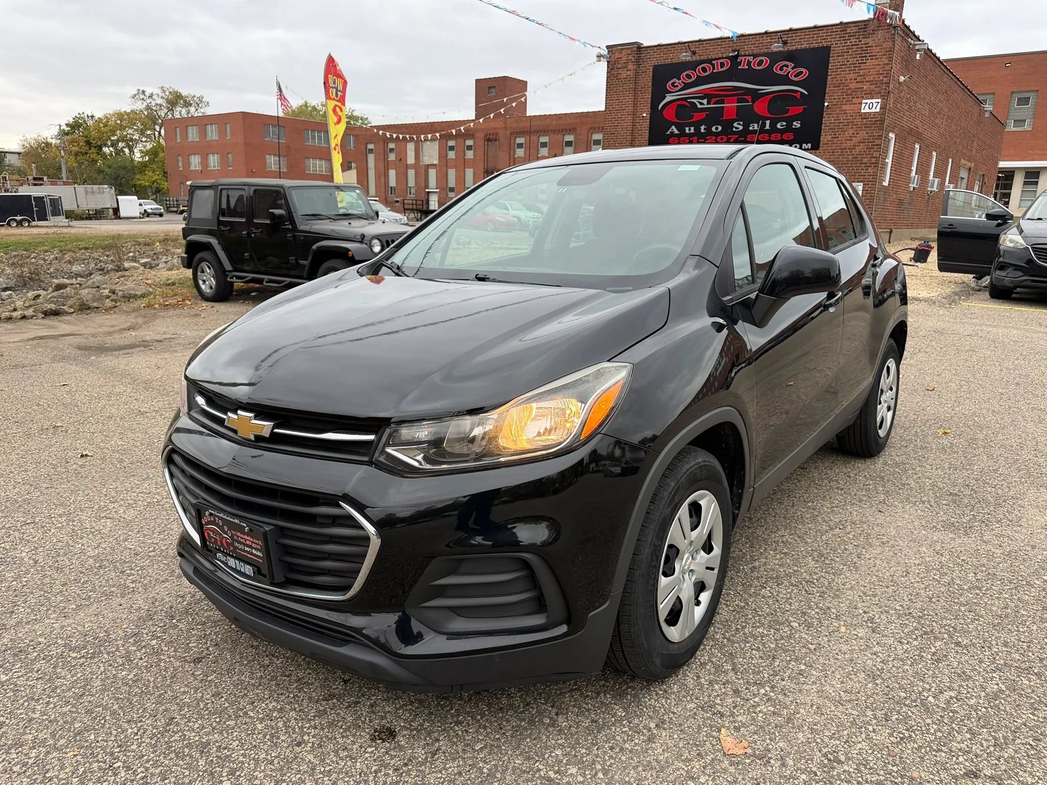 Used 2017 Chevrolet Trax LS FWD image 2