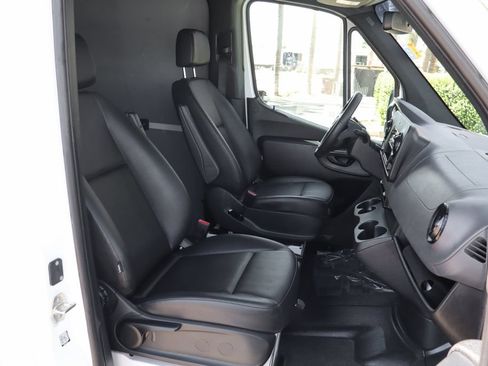 Used 2025 Mercedes-Benz Sprinter 2500 image 37