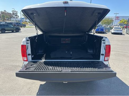 Used 2018 RAM 1500 Express RWD image 20