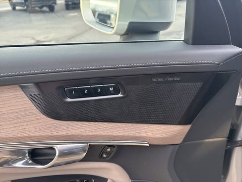 Certified 2025 Volvo XC90 B6 Plus image 19