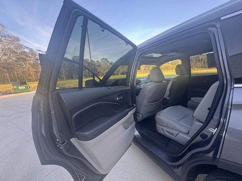 Used 2022 Honda Pilot Touring image 13