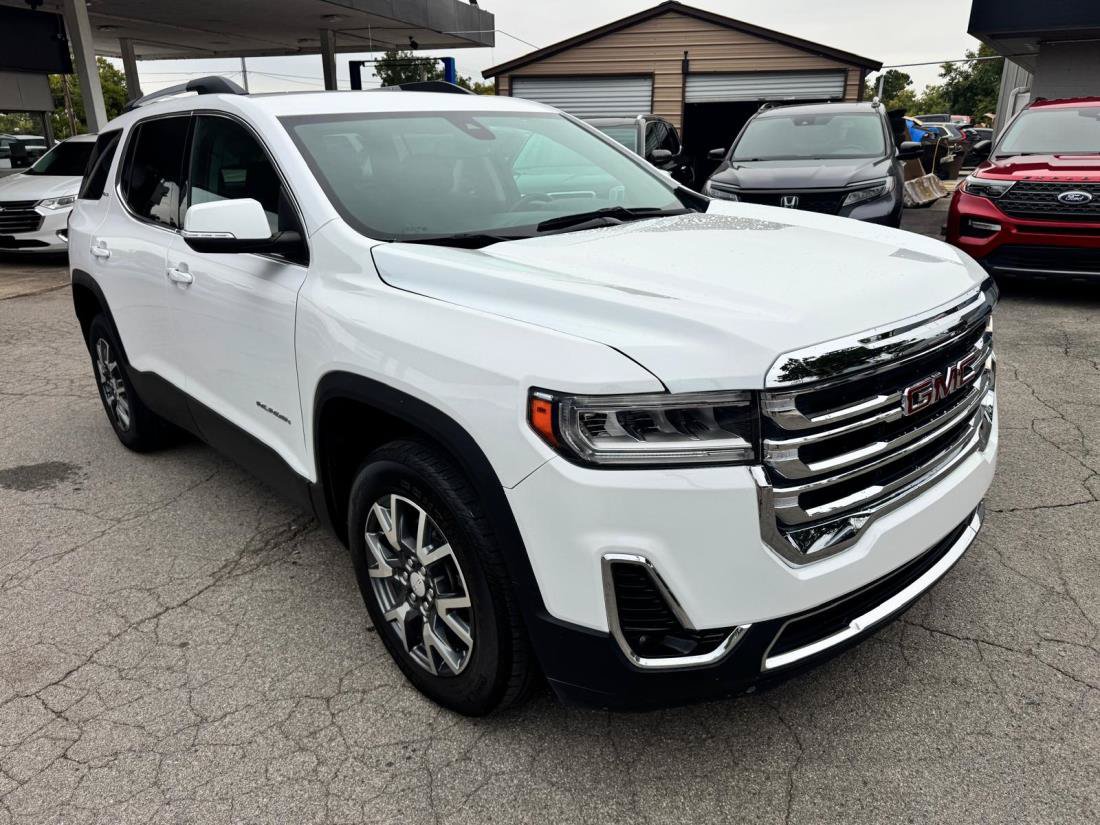 Used 2023 GMC Acadia SLT FWD image 3