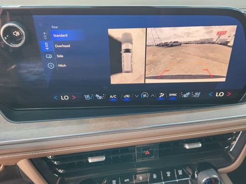 Used 2025 Chevrolet Suburban High Country image 17