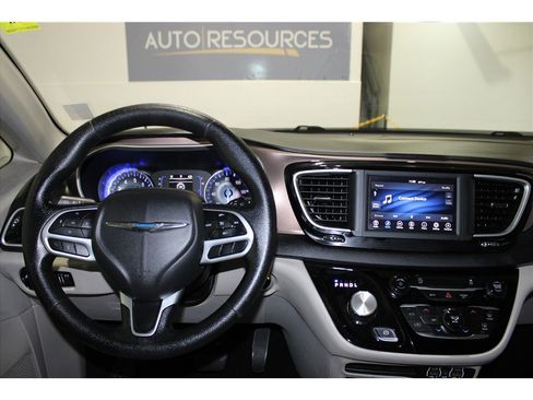 Used 2021 Chrysler Voyager Lxi image 34