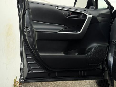 Used 2022 Toyota RAV4 LE AWD/4WD image 10