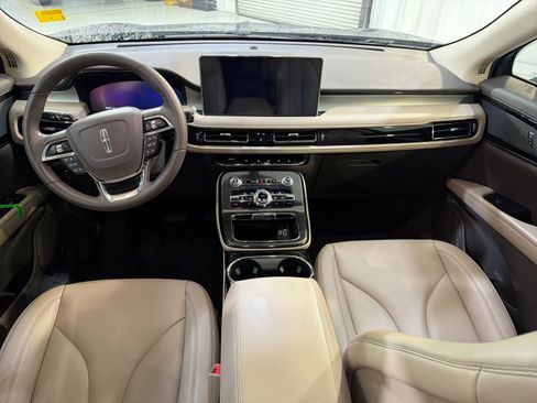 Used 2023 Lincoln Nautilus AWD w/ Premium Package image 23
