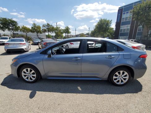 Used 2025 Toyota Corolla LE FWD image 3