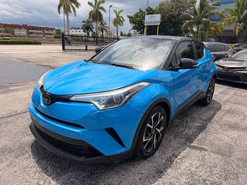 Used 2019 Toyota C-HR XLE FWD image 3