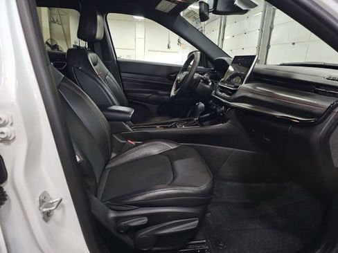 Used 2025 Jeep Compass Trailhawk image 10