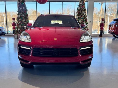 Used 2023 Porsche Cayenne Platinum Edition image 9