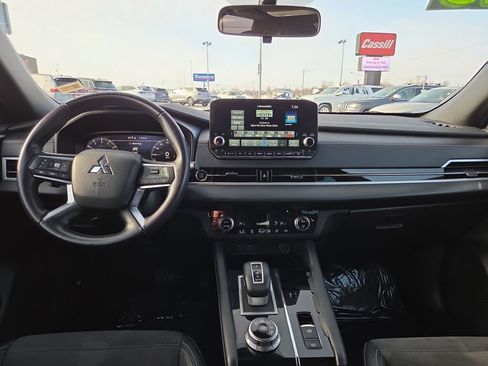Used 2023 Mitsubishi Outlander SE image 20