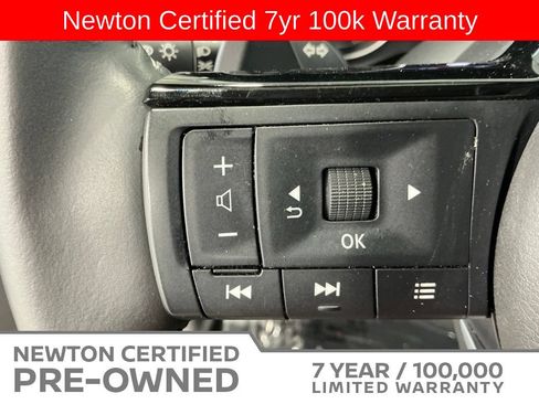 Used 2025 Nissan Pathfinder SL FWD image 33