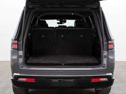 Used 2024 Jeep Wagoneer L Series III w/ Flexible Seating Group image 17