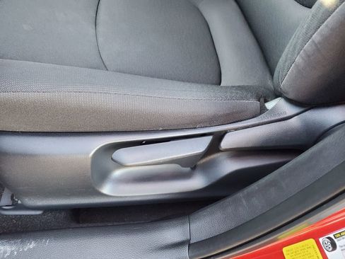 Used 2021 Toyota Corolla LE image 14