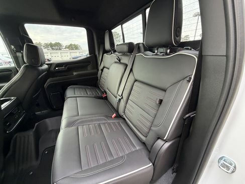 Used 2024 GMC Sierra 1500 AT4X image 19