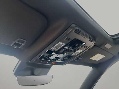 Used 2025 Cadillac Escalade Premium Luxury image 38