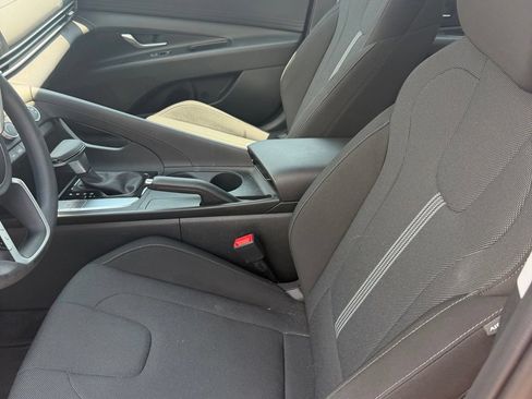 Used 2025 Hyundai Elantra SE FWD image 5
