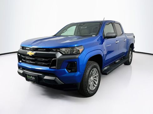 Used 2024 Chevrolet Colorado LT w/ LT Convenience Package AWD/4WD image 3