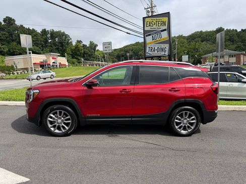 Used 2022 GMC Terrain SLT AWD/4WD image 2