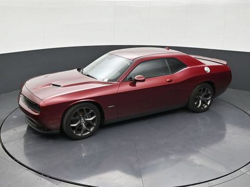 Used 2018 Dodge Challenger SXT Plus RWD image 12